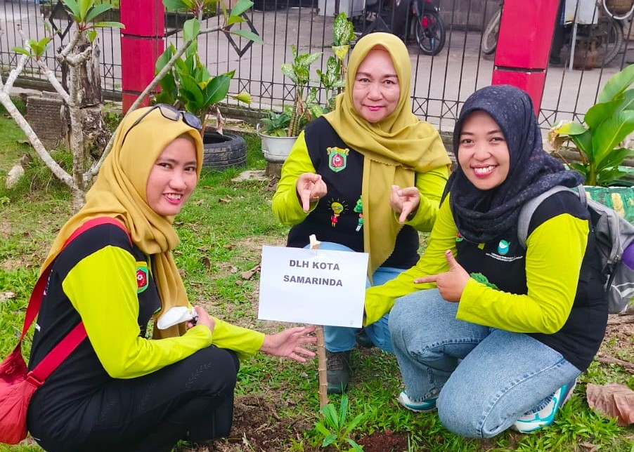 Kabid Penaatan dan Peningkatan Kapasitas Lingkungan Hidup  DLH Samarinda Hadiri Jalan Santai dan Penanaman Pohon di SMP 29 Samarinda