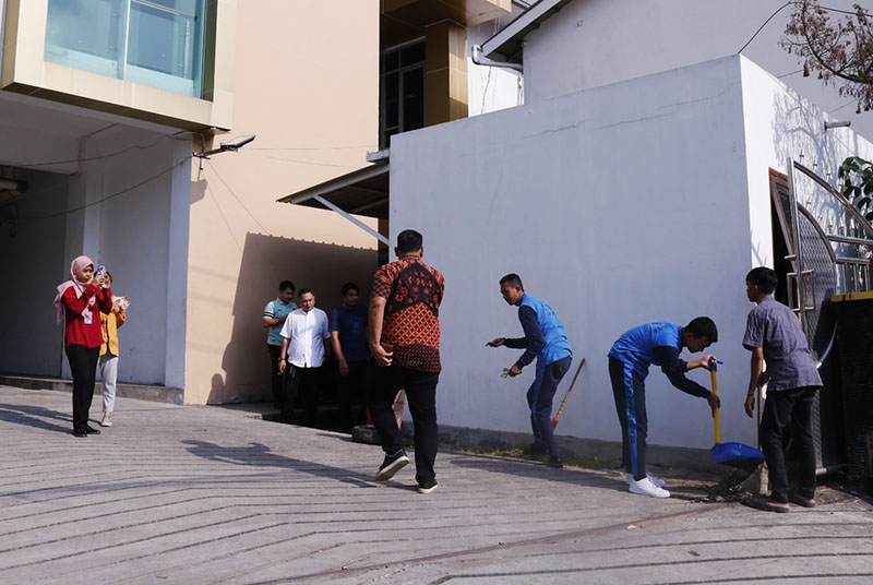 Kerja Bakti Kompak di Sekretariat DPRD Kota Samarinda Mendukung Kebersihan Kota