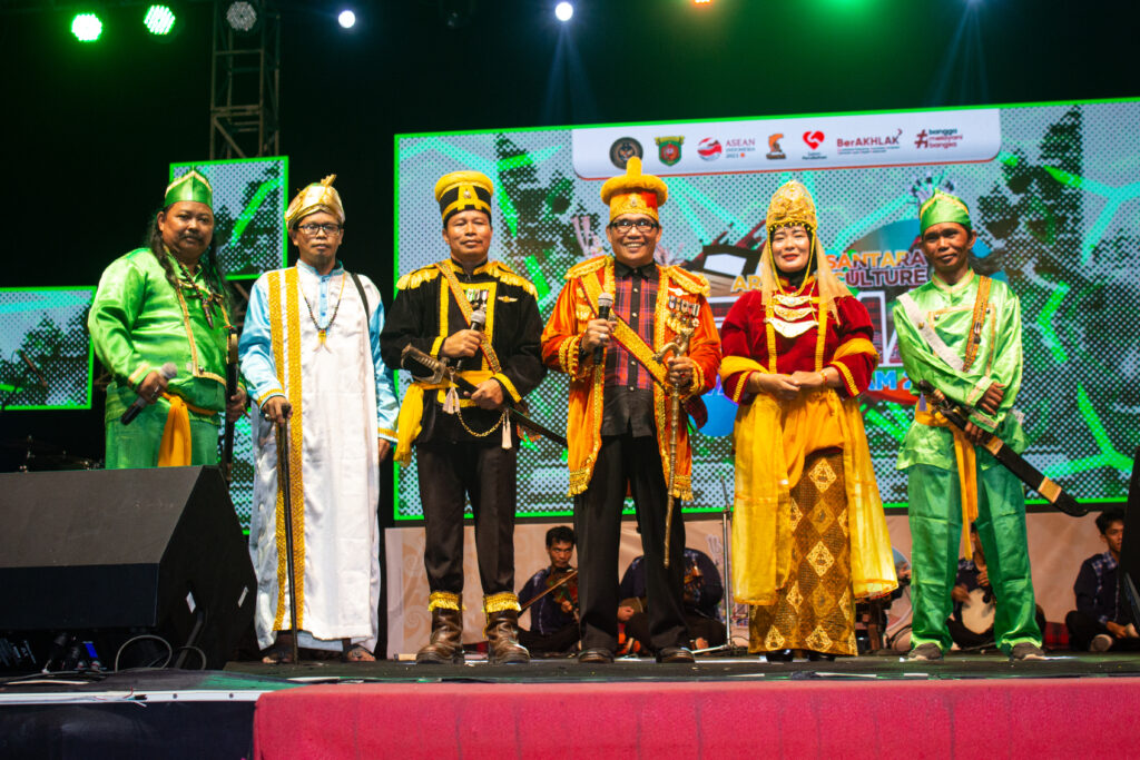 Diskominfo Kota Samarinda Suguhkan Musik Salating dan Sandiwara Mamanda di Festival Mahakam