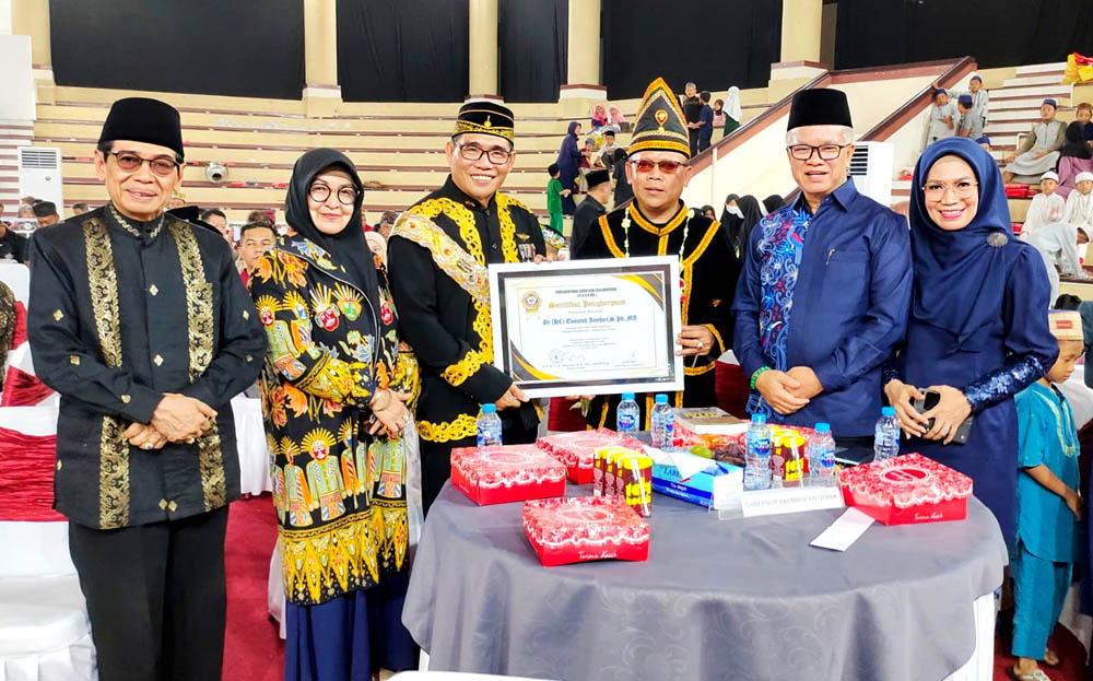 DPP Persekutuan Suku Asli Kalimantan (PUSAKA) Beri Penghargaan Pada Budayawan Elansyah Jamhari