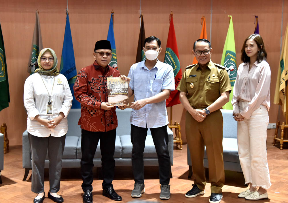 Rektor Unmul Apresiasi Buku Historipedia Kalimantan Timur